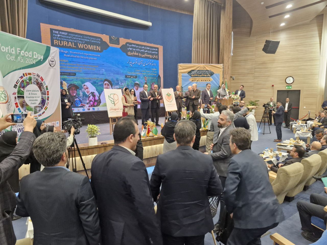 افتخار آفرینی بانوی سیستان وبلوچستان در همایش بین‌المللی گراميداشت روز جهانی زن روستایی و عشایری
