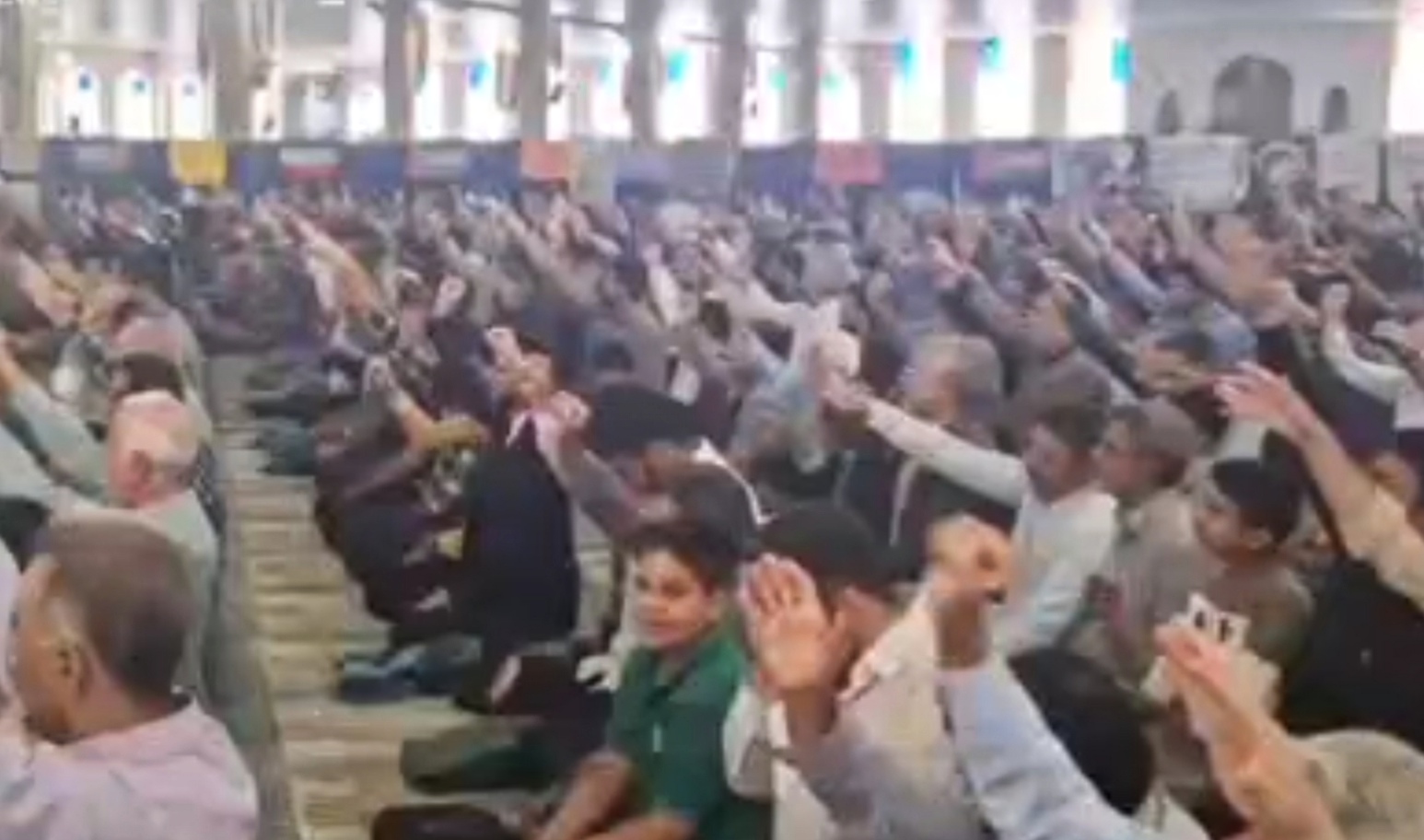 حضور پر شور زاهدانی ها در نماز جمعه خشم و نصر این هفته