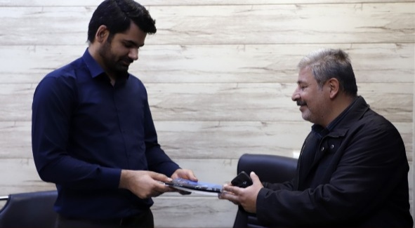 اهدای دو کتاب از نویسندگان بومی سیستان و بلوچستان به کارکنان اداره کل فرهنگ و ارشاد اسلامی