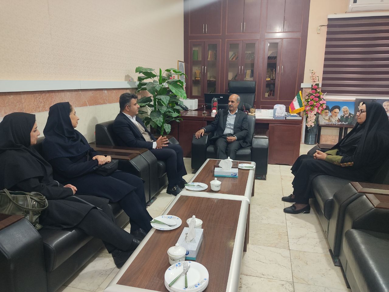 تأکید بر توسعه روابط فرهنگی وهنری مرزی در دیدار مدیرکل فرهنگ و ارشاد اسلامی با فرماندار هیرمند