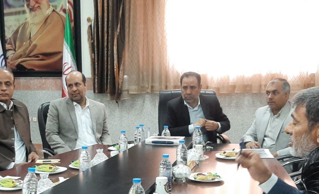 بررسی مشکلات پیاده‌راه چهارراه رسولی با حضور فرماندار زاهدان و نمایندگان کسبه